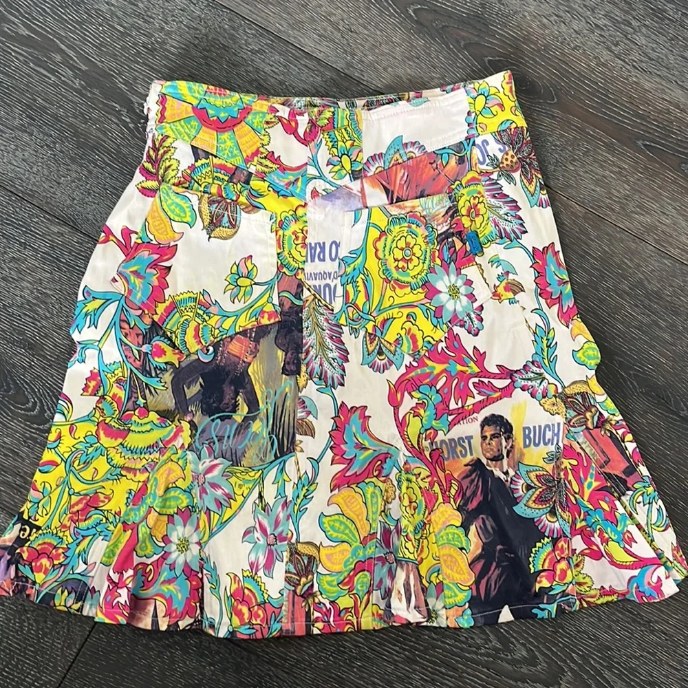Upcycled graphic skirt, size 2 - Picture 2 of 4